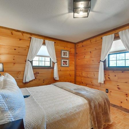 Central Sevierville Cabin With Hot Tub And Views! エクステリア 写真