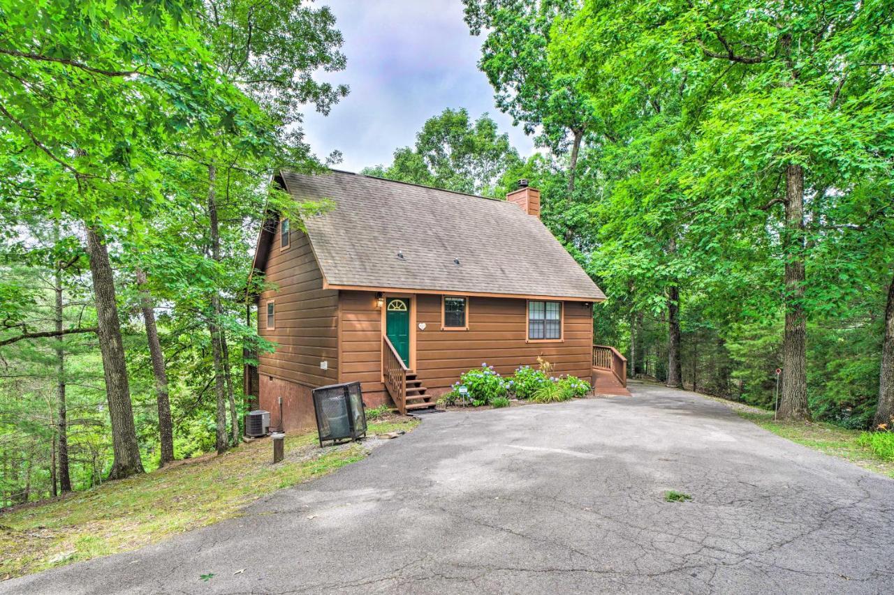 Central Sevierville Cabin With Hot Tub And Views! エクステリア 写真