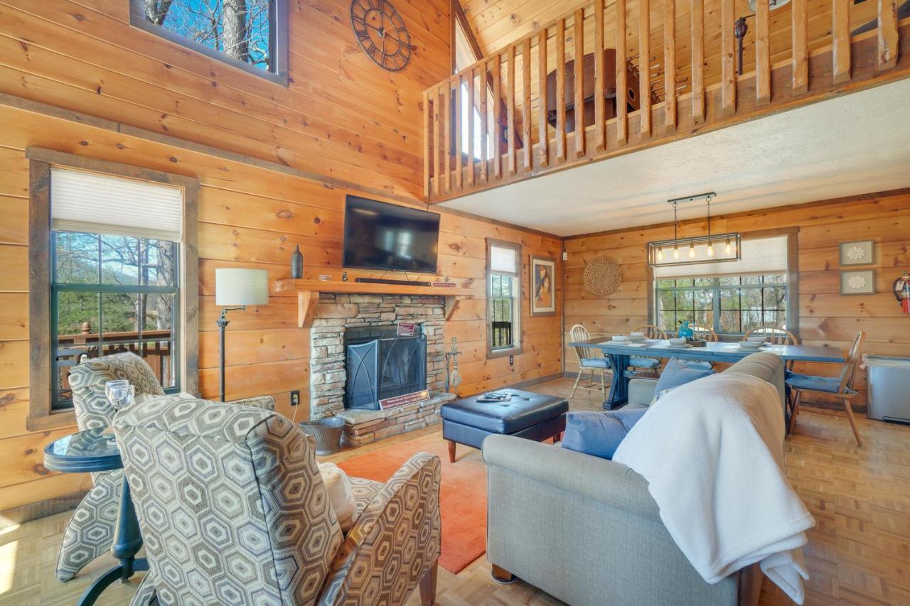 Central Sevierville Cabin With Hot Tub And Views! エクステリア 写真