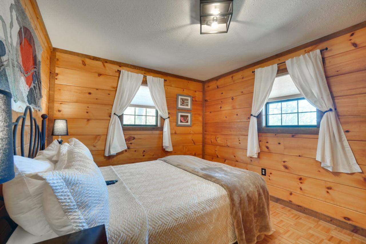 Central Sevierville Cabin With Hot Tub And Views! エクステリア 写真