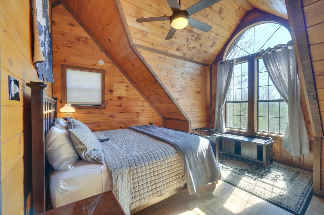Central Sevierville Cabin With Hot Tub And Views! エクステリア 写真