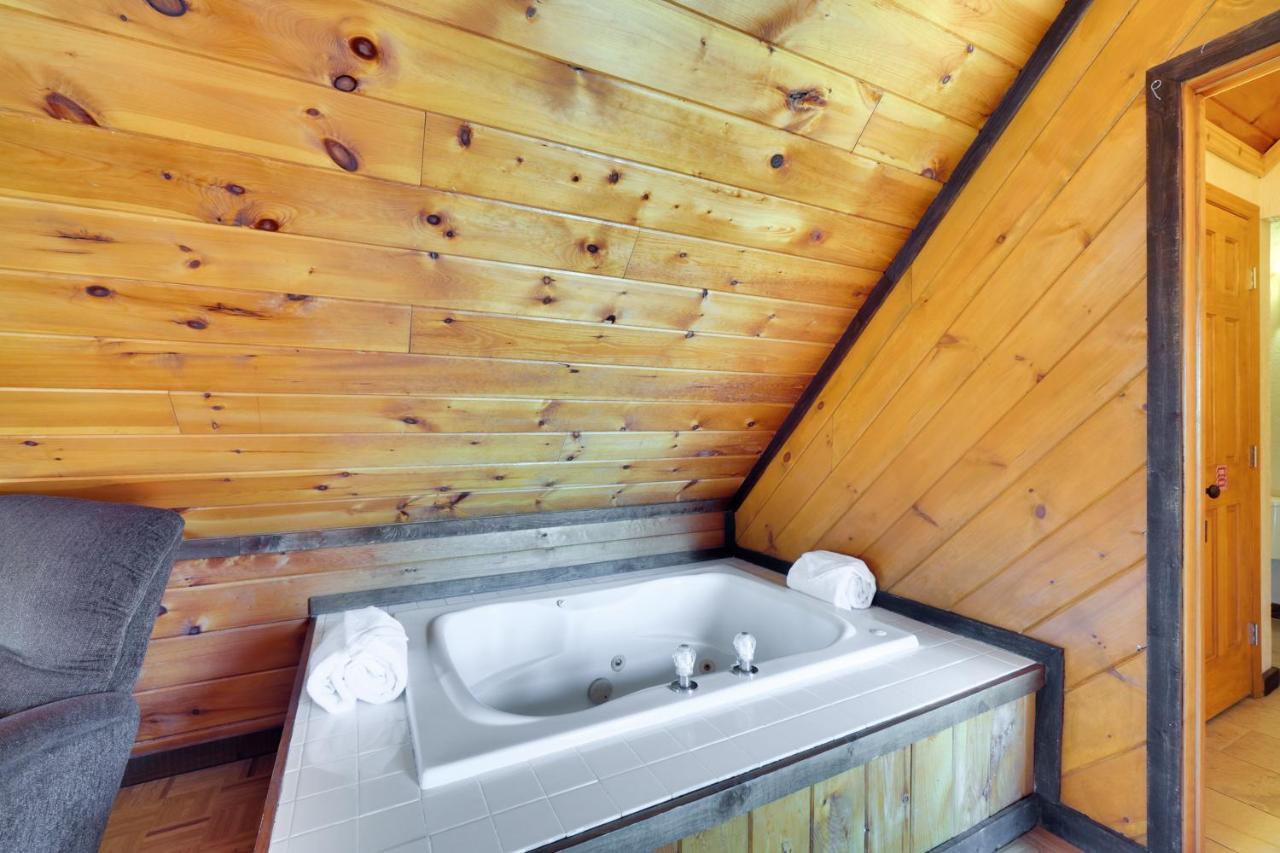Central Sevierville Cabin With Hot Tub And Views! エクステリア 写真