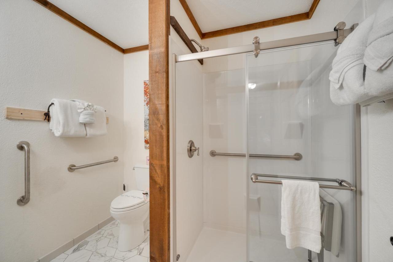 Central Sevierville Cabin With Hot Tub And Views! エクステリア 写真