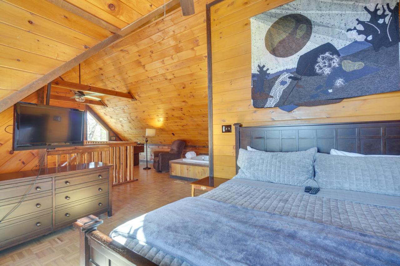 Central Sevierville Cabin With Hot Tub And Views! エクステリア 写真