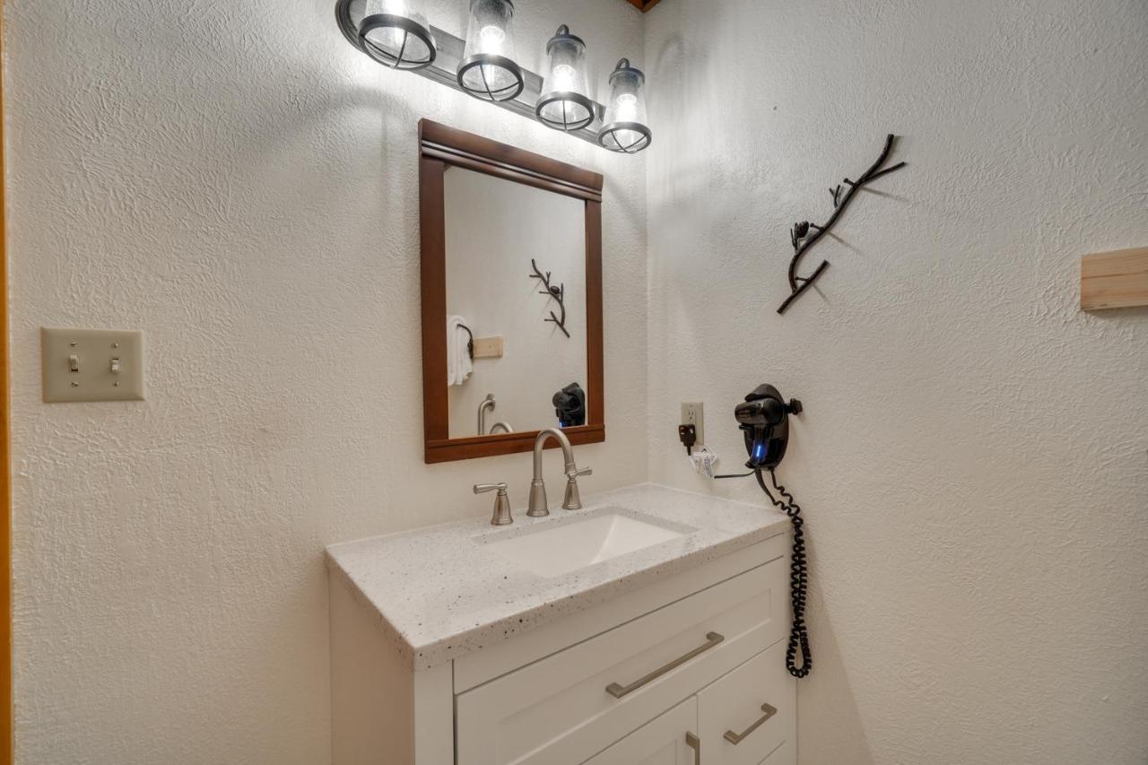 Central Sevierville Cabin With Hot Tub And Views! エクステリア 写真