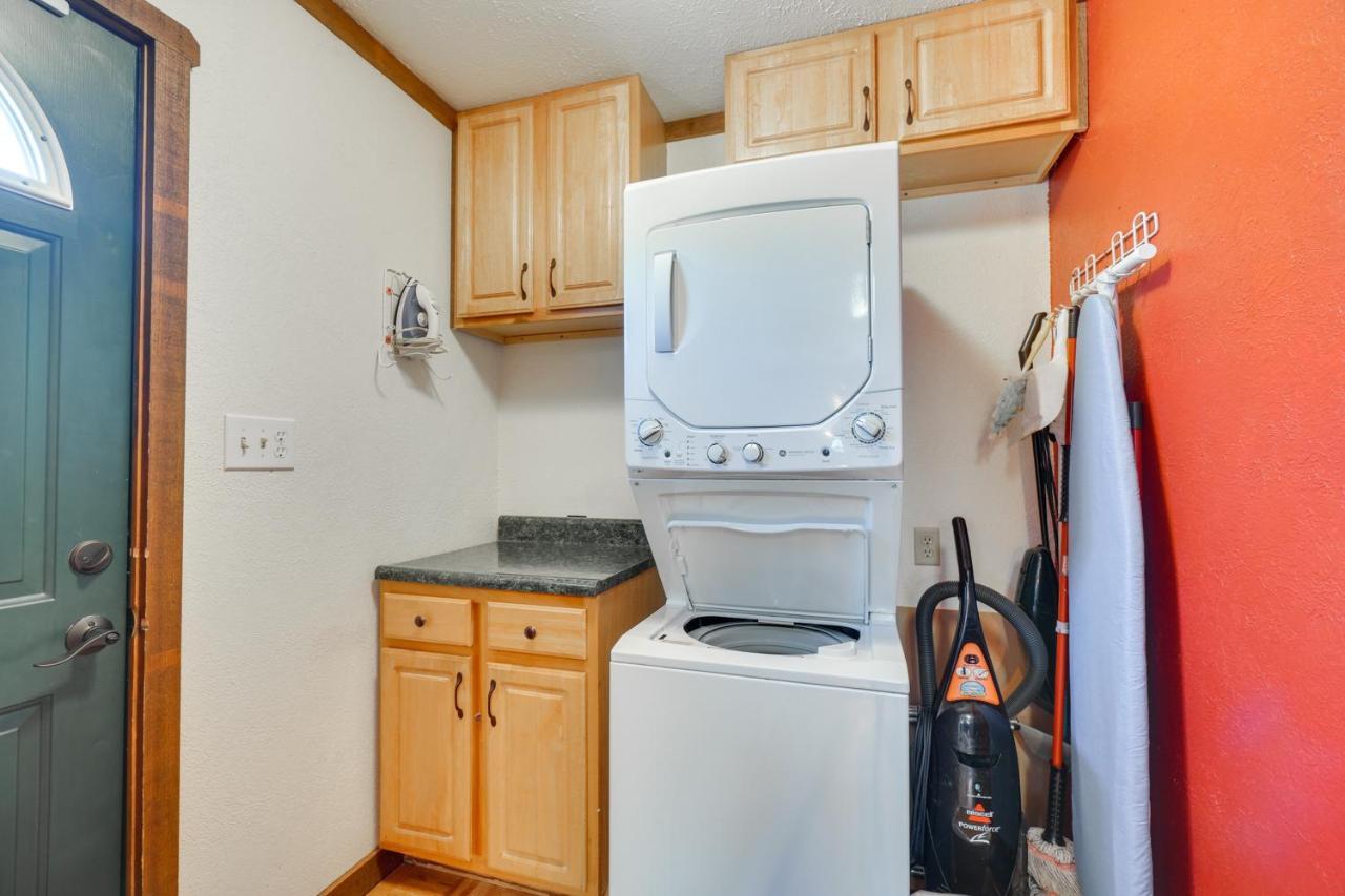 Central Sevierville Cabin With Hot Tub And Views! エクステリア 写真