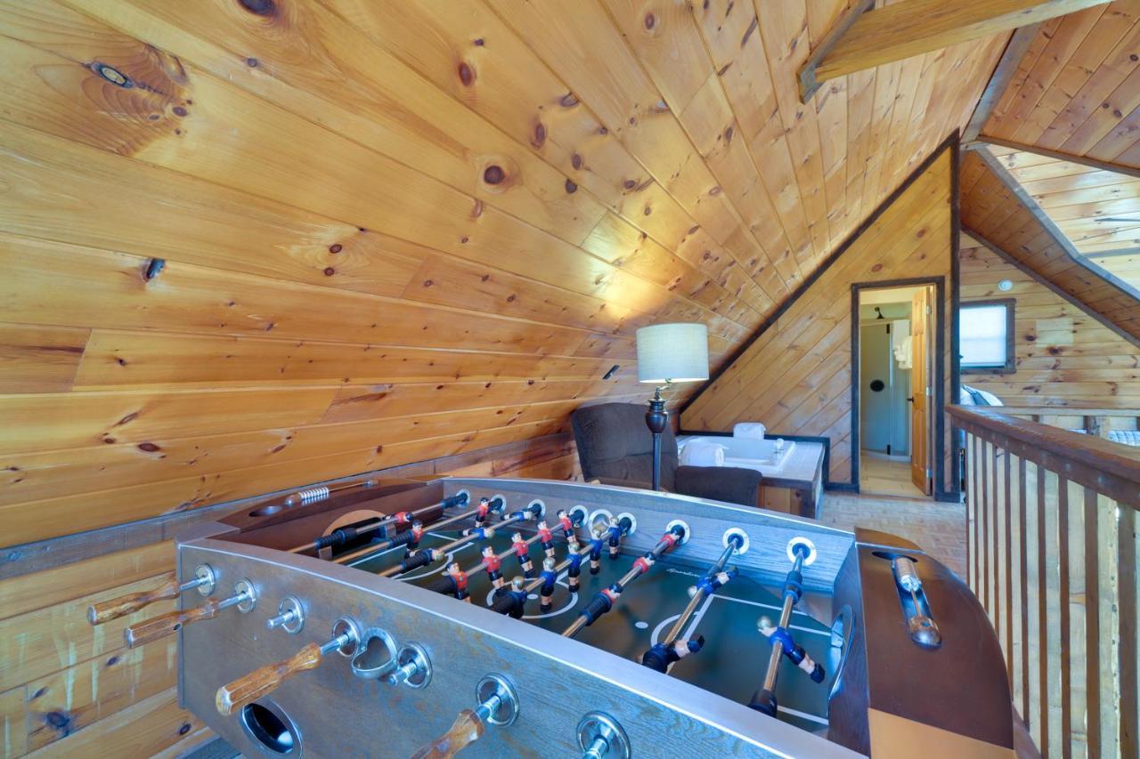 Central Sevierville Cabin With Hot Tub And Views! エクステリア 写真