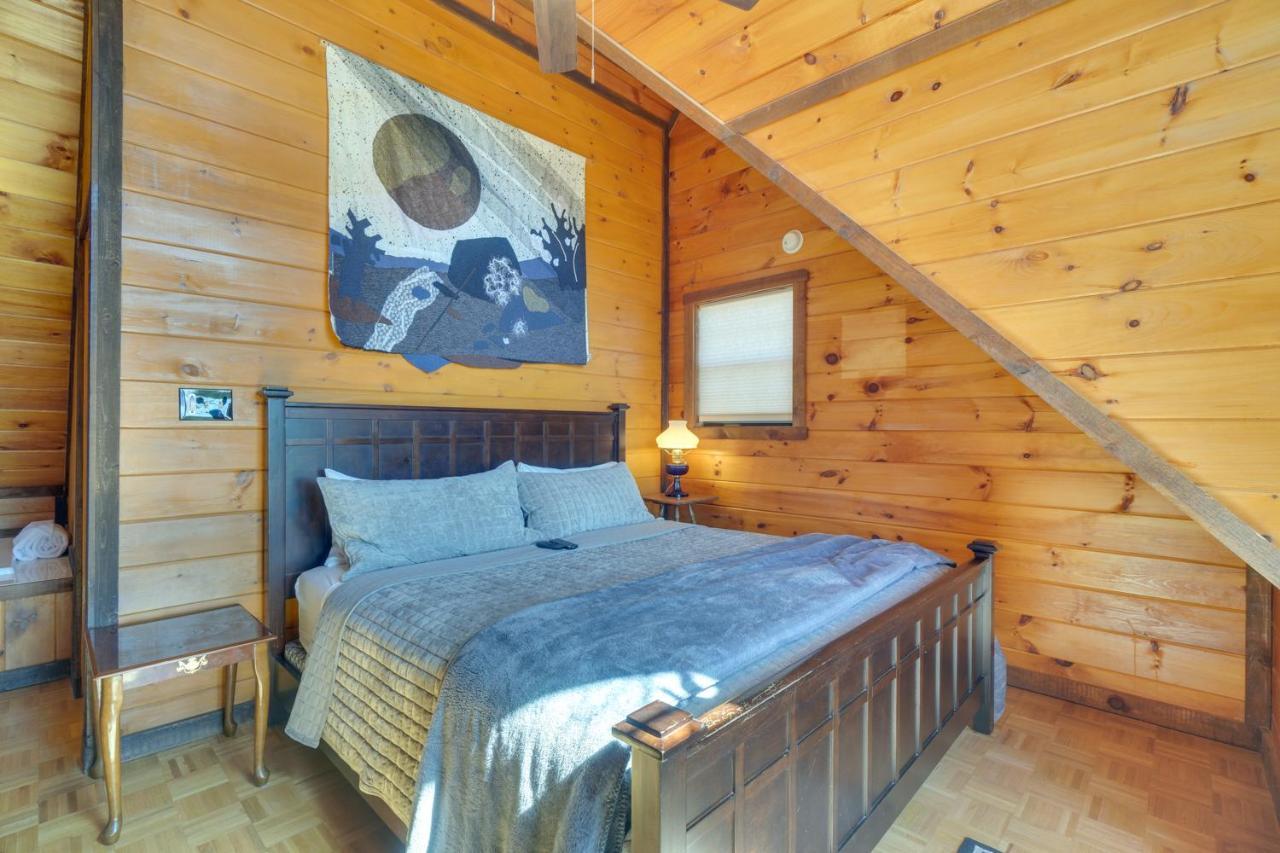 Central Sevierville Cabin With Hot Tub And Views! エクステリア 写真