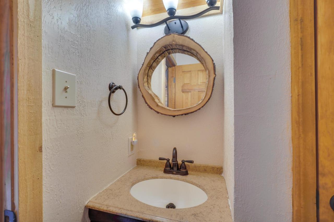 Central Sevierville Cabin With Hot Tub And Views! エクステリア 写真